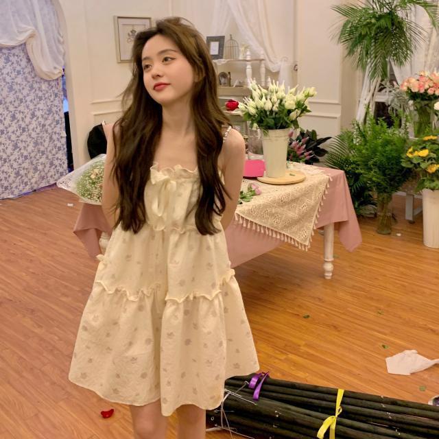 Đầm công chúa hai dây đính ngọc trai ngọt ngào phong cách Hàn Quốc