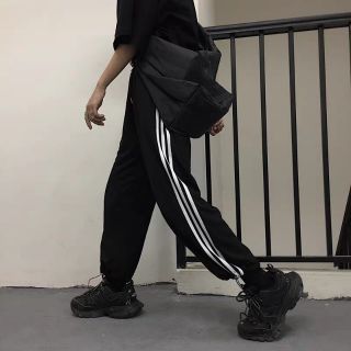 [ORDER+ẢNH THẬT] Quần jogger 3 sọc ống rộng màu đen unisex có dây thắt ống quần style Ulzzang năng động - cá tính 😍