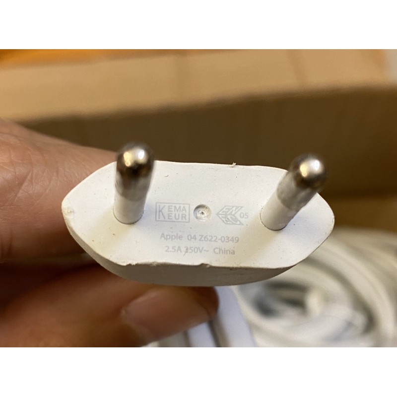 Dây nguồn Apple số 8 (1.8 mét) - Đen / Trắng | BigBuy360 - bigbuy360.vn