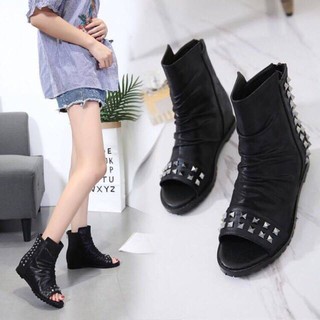 Bốt chiến binh hở mũi nạm đinh