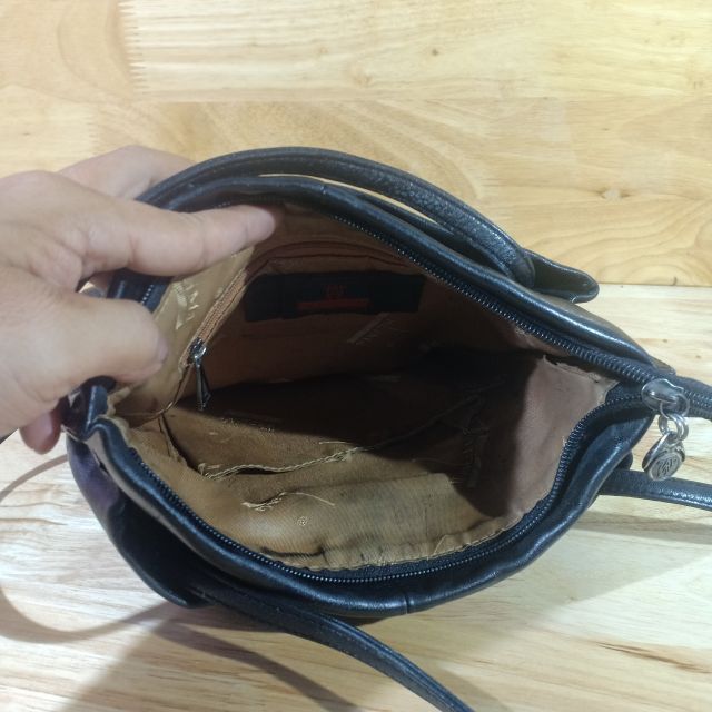 Túi đeo vai dáng đứng da thật secondhand  240718