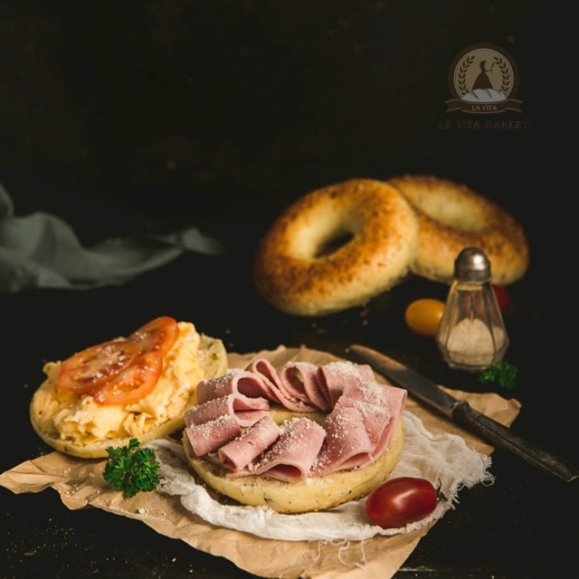 Bánh Mì Vòng Sốt Pesto Với Phô Mai Parmesan  - Pesto Parmesan Bagels