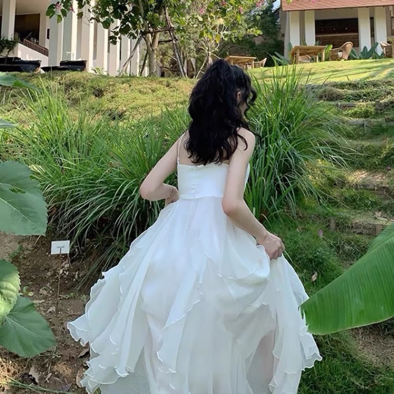 VÁY HAI DÂY BÈO TẦNG KÈM KHOÁC TRẮNG