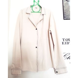 Sơ mi cổ vest màu be siêu xinh