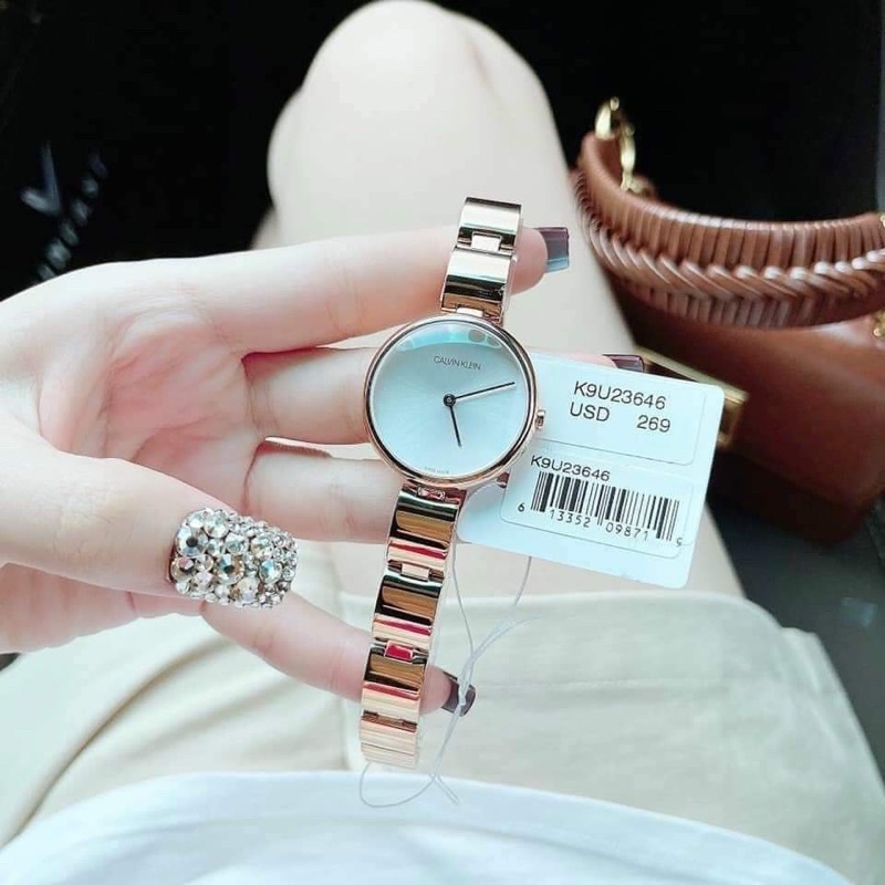 ĐỒNG HỒ NỮ CHÍNH HÃNG CALVIN KLEIN K9U23646 Wavy dây thép vàng nhỏ nhắn xinh xinh.