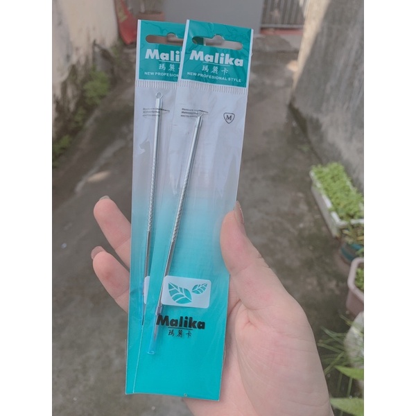 Que nặn mụn 2 đầu Malika - Cây nặn mụn