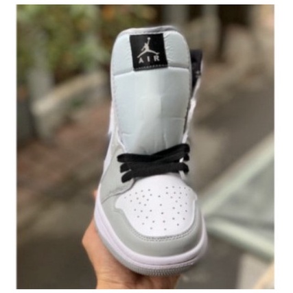 Giày thể thao Jordan 1 xám cao cổ, Giày sneaker Jodan cao cổ xám móc đen smoke grey nam nữ cao cấp