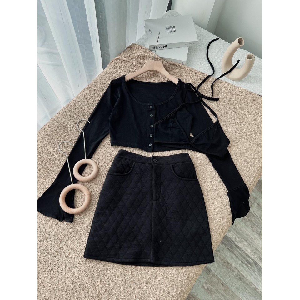 SET ÁO CROPTOP ĐEN NÚT + ÁO BRA + CHÂN VÁY