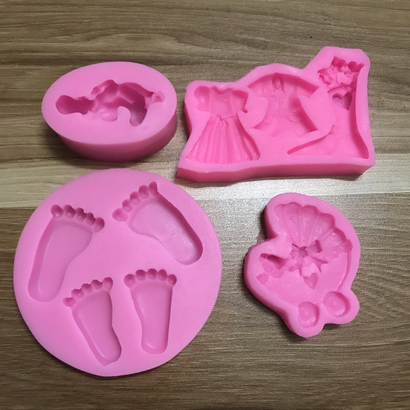 Set 4 khuôn silicon thôi nôi/bàn chân/em bé/xe nôi/quần áo/ váy
