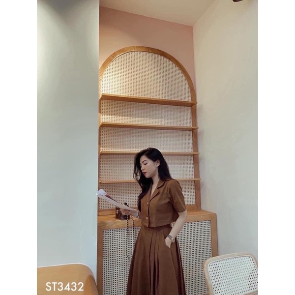 Set nữ áo crop cổ vest mix chân váy dài màu nâu tây