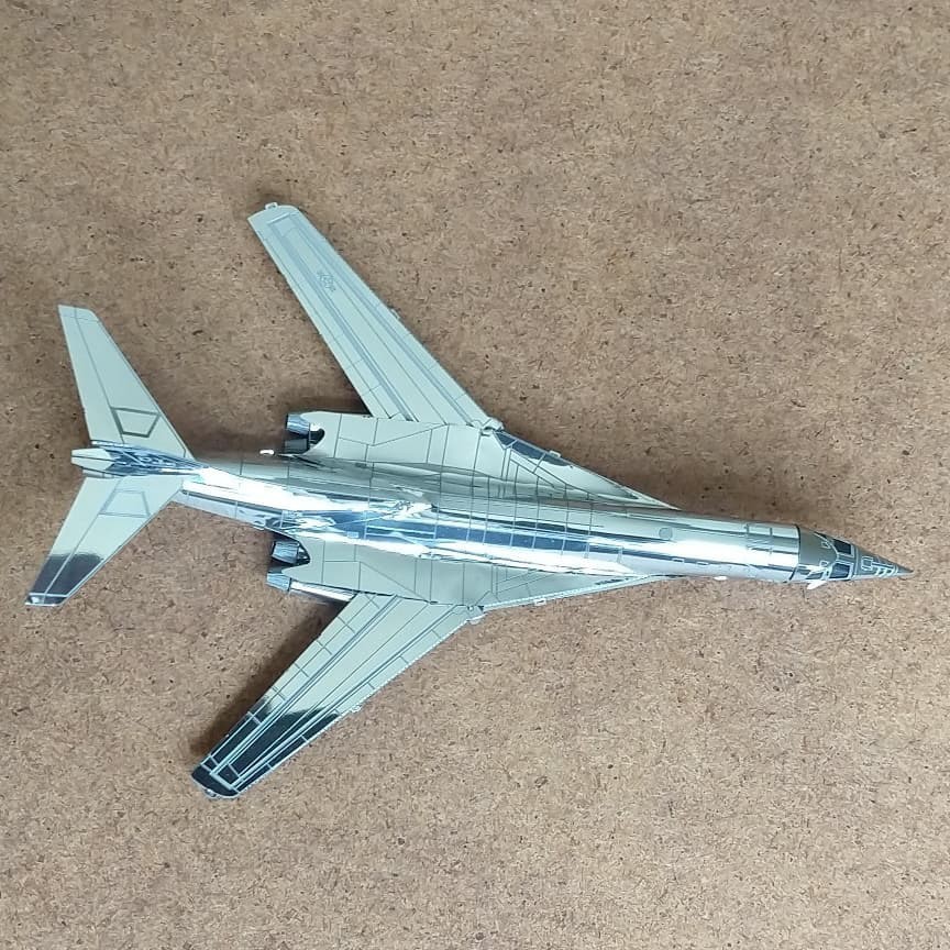 Mô Hình Lắp Ghép 3D Kim Loại Tự Ráp máy bay ném bom hạng nặng Rockwell B-1B Lancer Mỹ - Chưa Lắp