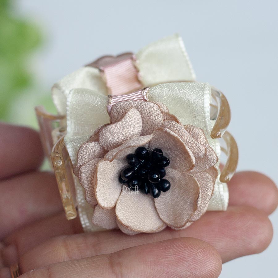 Kẹp tóc càng cua 3 răng hoa vải lụa phối nơ voan RYA 71420