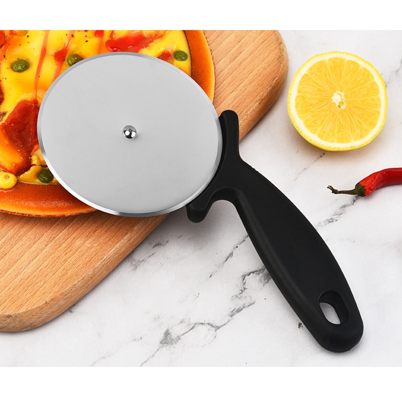 Dao cắt bánh Pizza - Dụng cụ cắt bánh Pizza lưỡi tròn tay cầm đen - Dụng cụ làm bánh