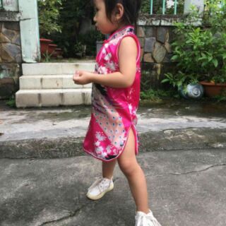 Sườn sám bé gái