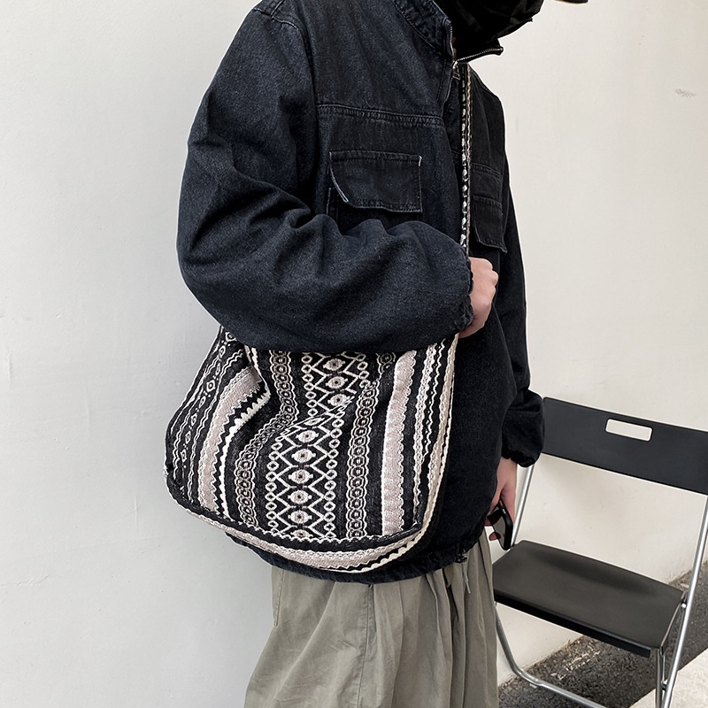 Túi đeo vai vải canvas in họa tiết thổ cẩm phong cách retro cá tính