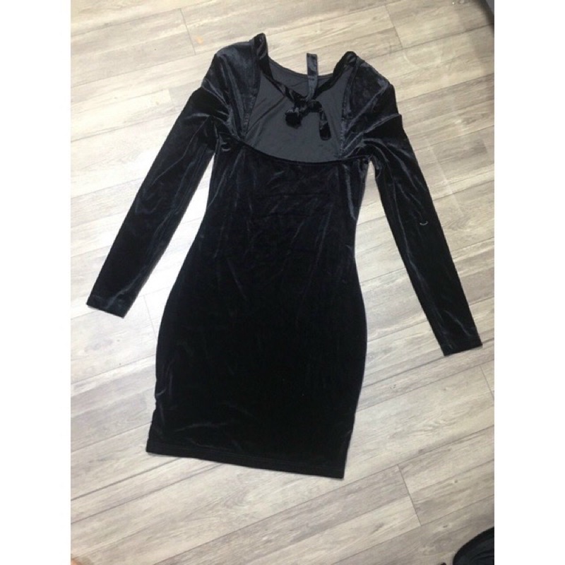 Đầm body nhung xuất dư xịn