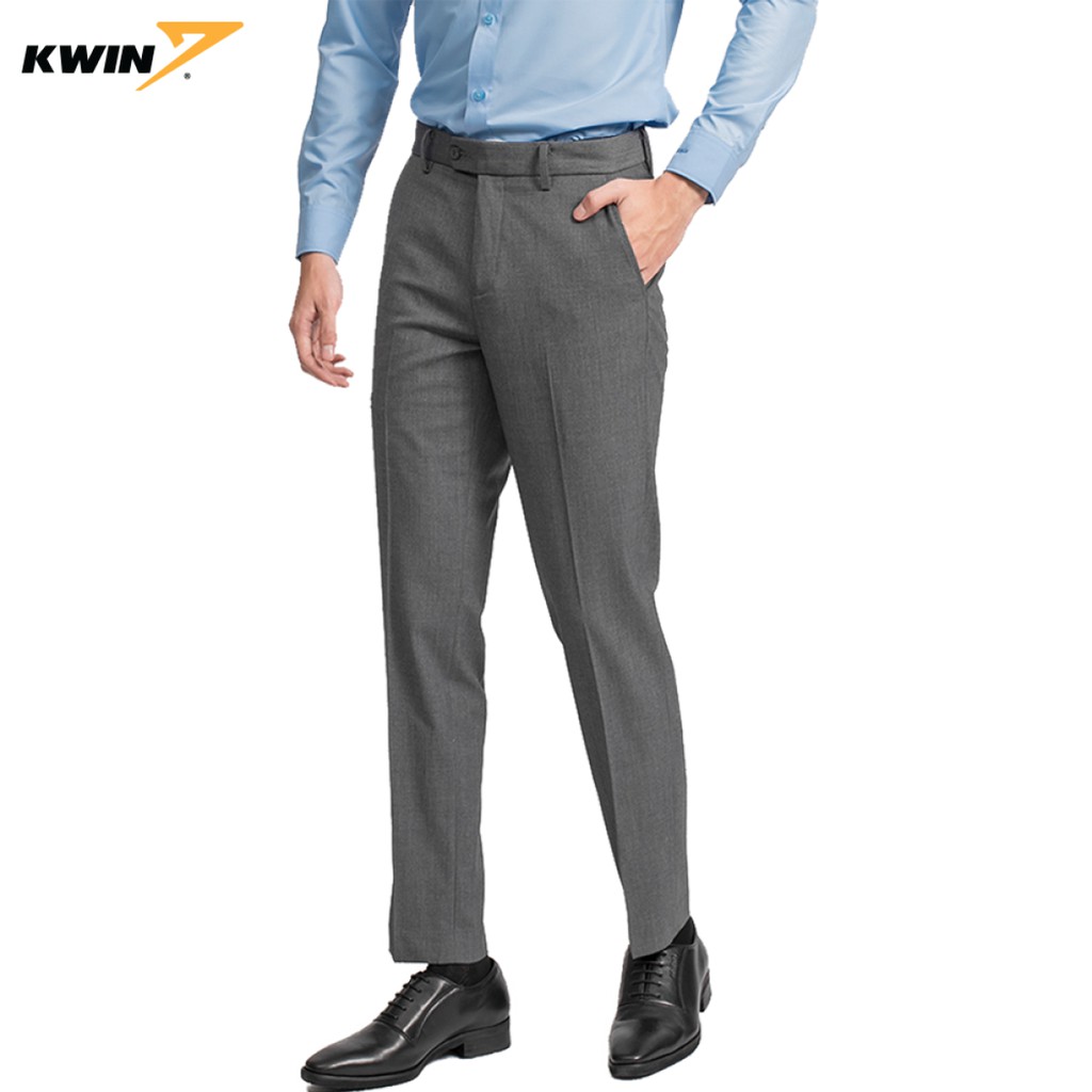 Quần âu nam Kwin KTR00609 phom dáng regular fit suông nhẹ, đương may tỉ mỉ và nếp ly chỉn chu.