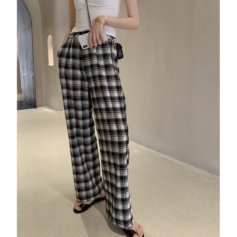 Sét áo khoác denim kèm chân váy trắng