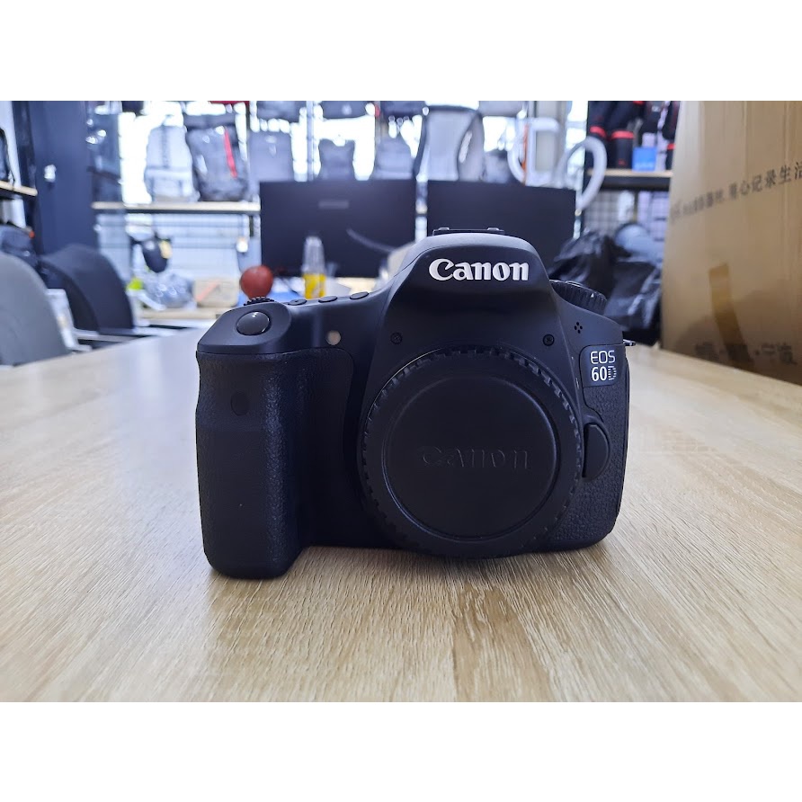 Body máy ảnh Canon 60D mới 99% kèm theo pin, sạc, dây đeo
