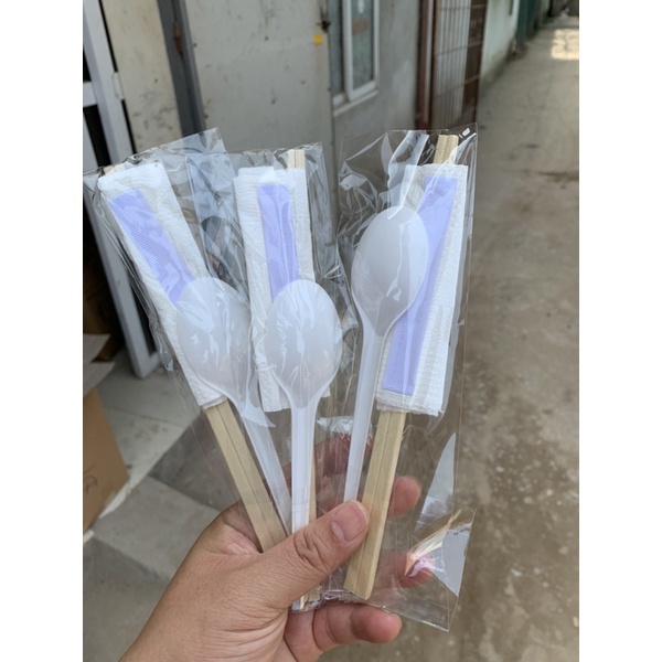 100 Set đũa giá rẻ đũa tách nhật - thìa nhựa - tăm - giấy ăn