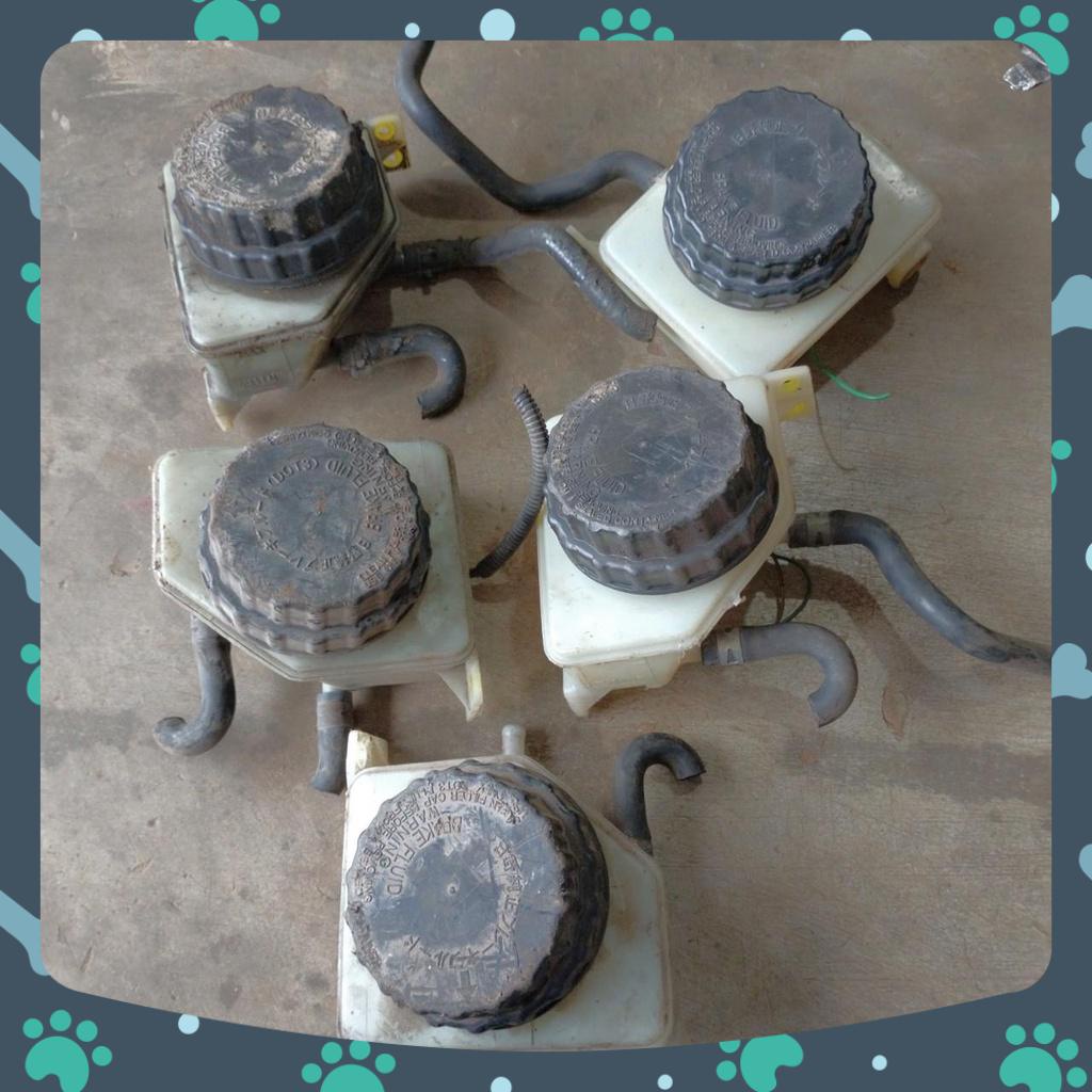 Bình dầu phanh  nhiều loại khác nhau. Hàng tháo xe