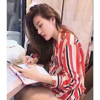 Sơ mi kẻ đỏ Thanh Hằng