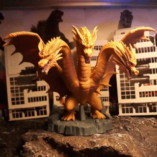 Mô hình đồ chơi Rồng 3 đầu King Ghidorah 2019. ( có sẵn).