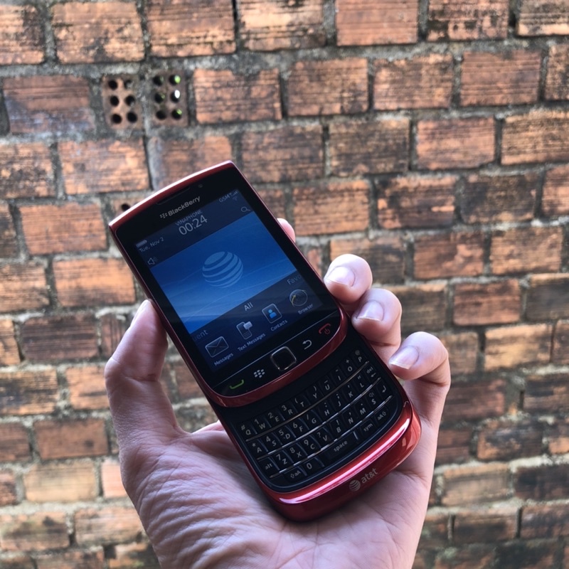 Điện Thoại Blackberry 9800 Màu Đỏ