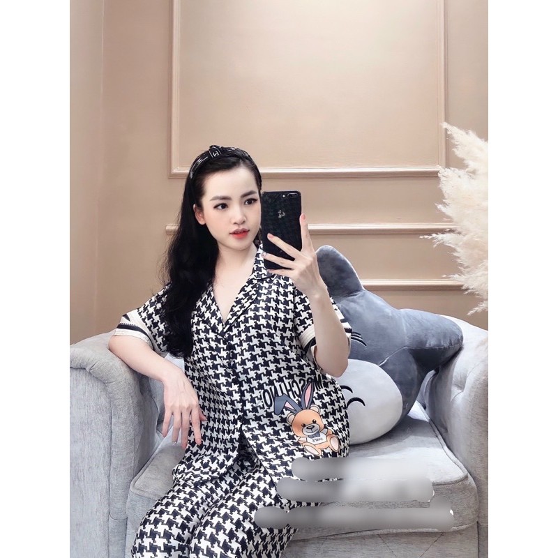 [FREESHIP- PIJAMA CAO CẤP] Set bộ ngủ nữ lụa latin zíc zắc hoạ tiết thỏ tay ngắn quần dài - Đồ bộ mặc nhà sọc caro xinh