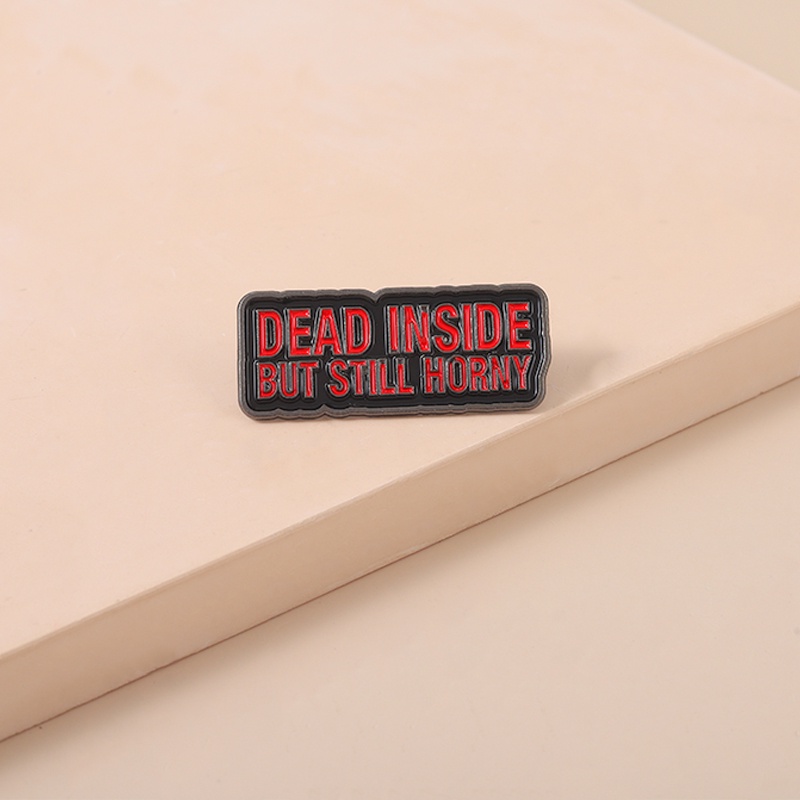 Ghim Cài Áo Trang Trí In Chữ Tiếng Anh Màu Đỏ