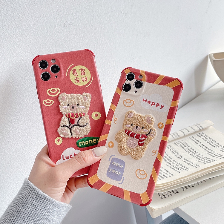 Ốp lưng iphone thêu gấu lucky year 5/5s/6/6plus/6s/6splus/7/7plus/8/8plus/x/xr/xs/11/12/pro/max/plus/promax - Awifi B4-2