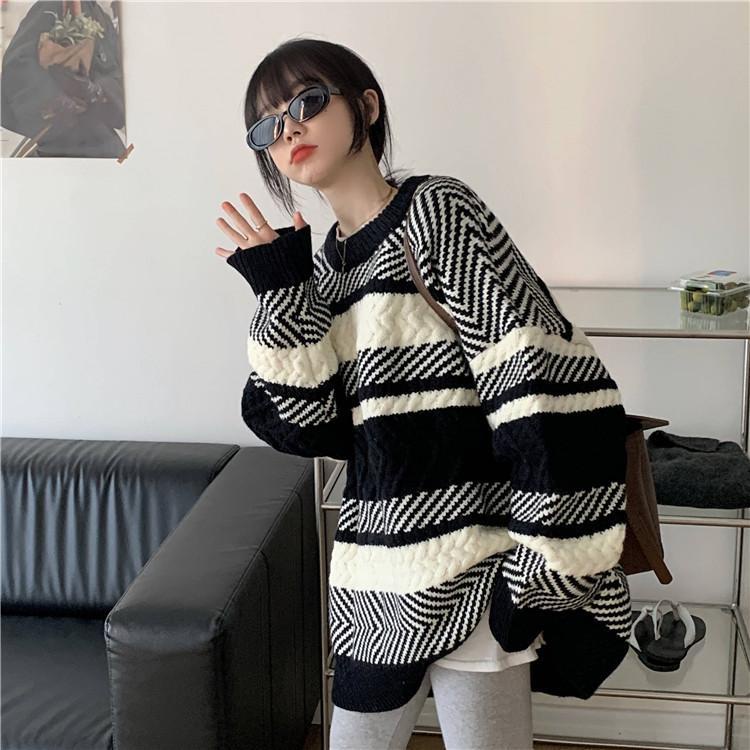 【77】 Áo khoác len dệt kim dáng rộng họa tiết kẻ sọc tương phản bên trong và bên ngoài thời trang thu đông nhẹ nhàng mới cho nữ