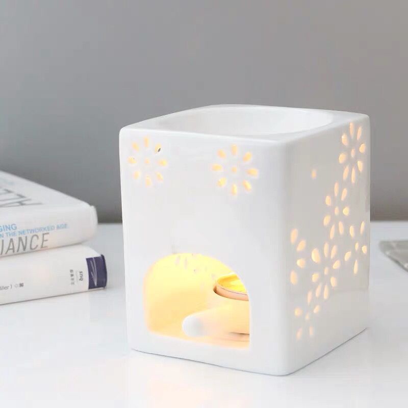 Đèn xông tinh dầu đốt bằng nến tealight dáng vuông hoa nhí màu trắng decor phòng ngủ bàn làm việc.