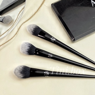 Cọ má hồng phủ phấn Kat Von D25