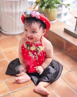 Yếm đào kèm mấn Trung Thu cho bé