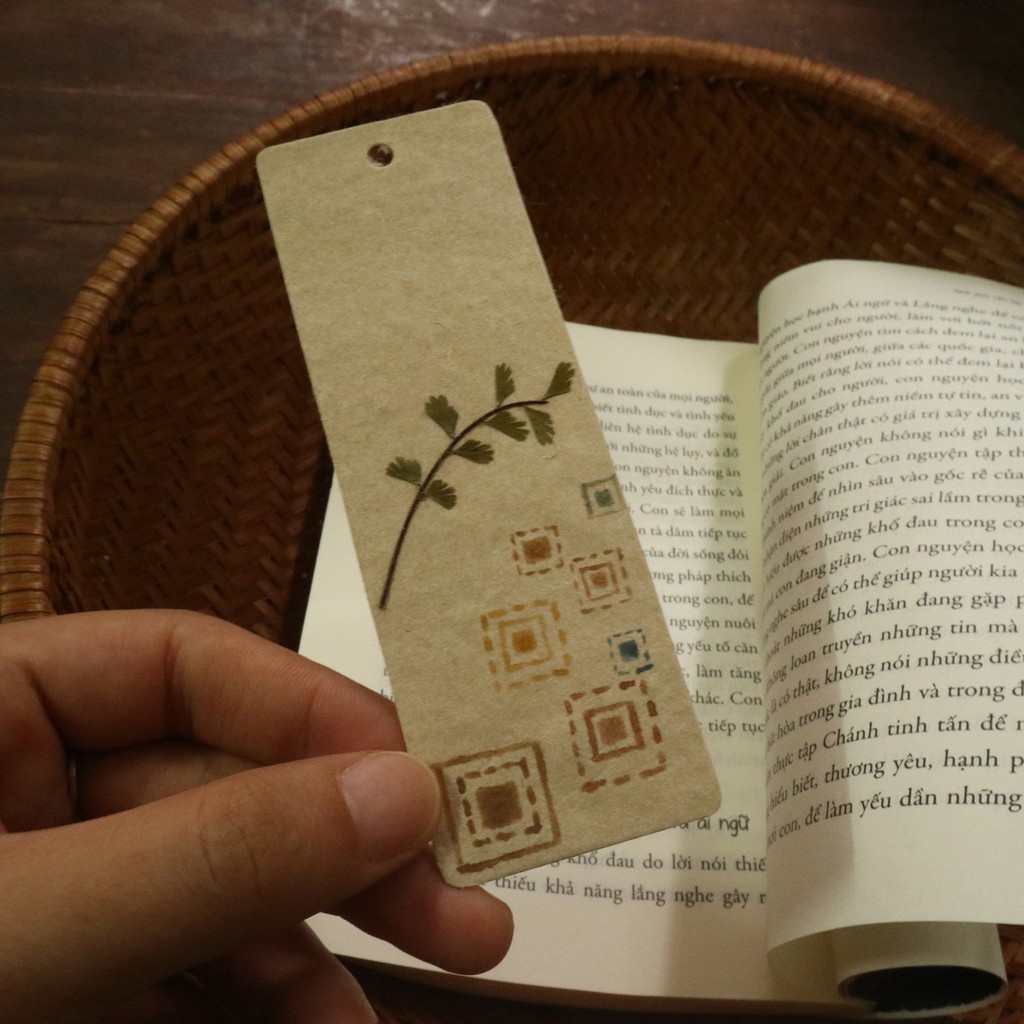 Kẹp sách Giấy Dó - Đất chàm và lá ép khô
