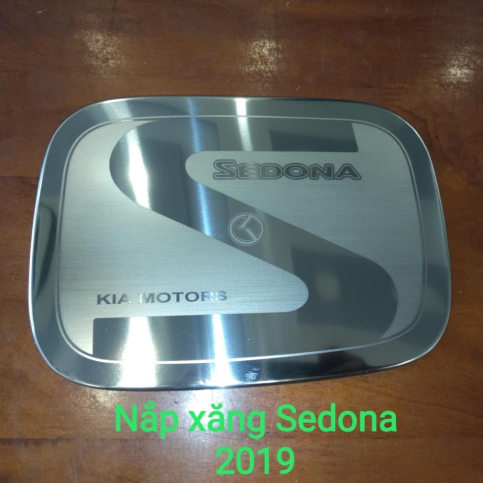 Ốp nắp xăng Kia Sedona 2018-2020 inox dày