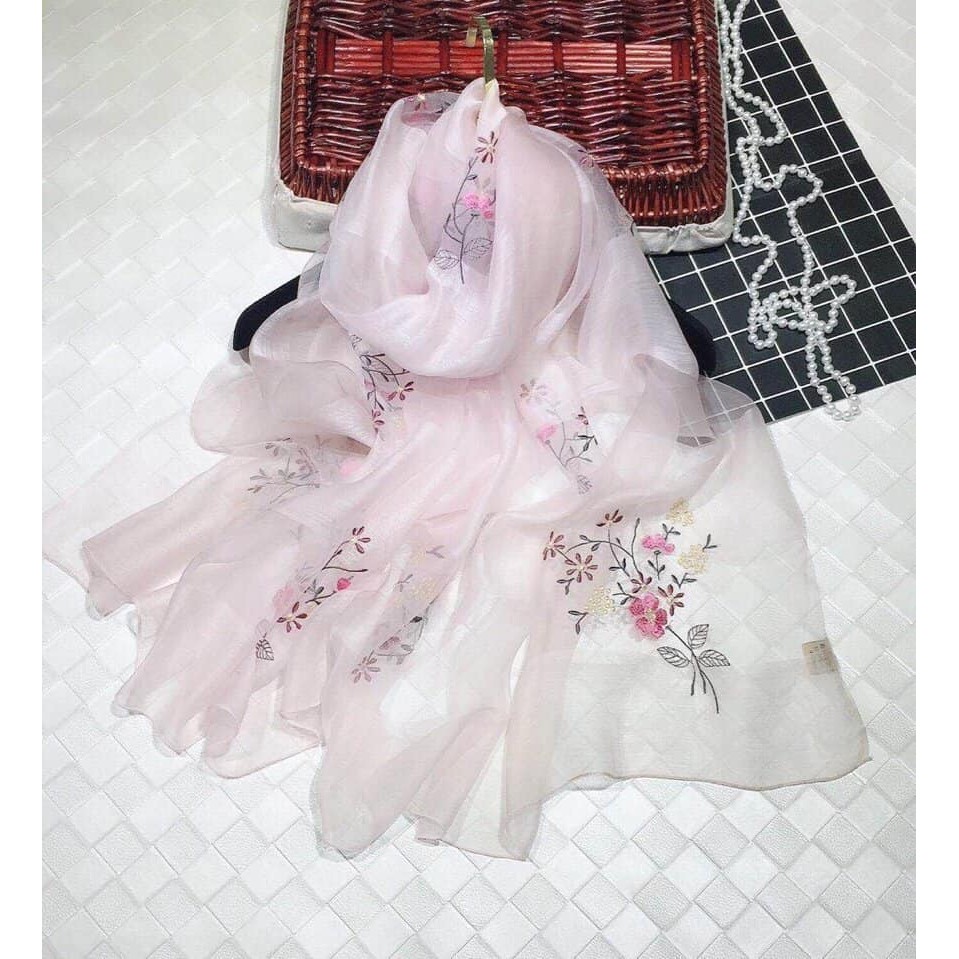 Set Khăn lụa trắng trong thêu hoa