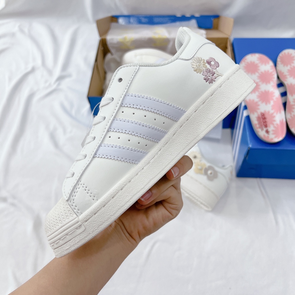 Giày Thể Thao Nữ Ngô Thắng Superstar 2022 Kem Hoa Đế Bằng