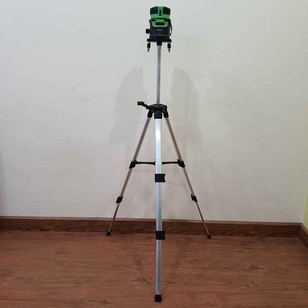 Máy cân bằng, máy bắn laser 5 tia xanh, Máy bắn cos GT5100 có thể dùng pin tiểu, độ chính xác cực cao