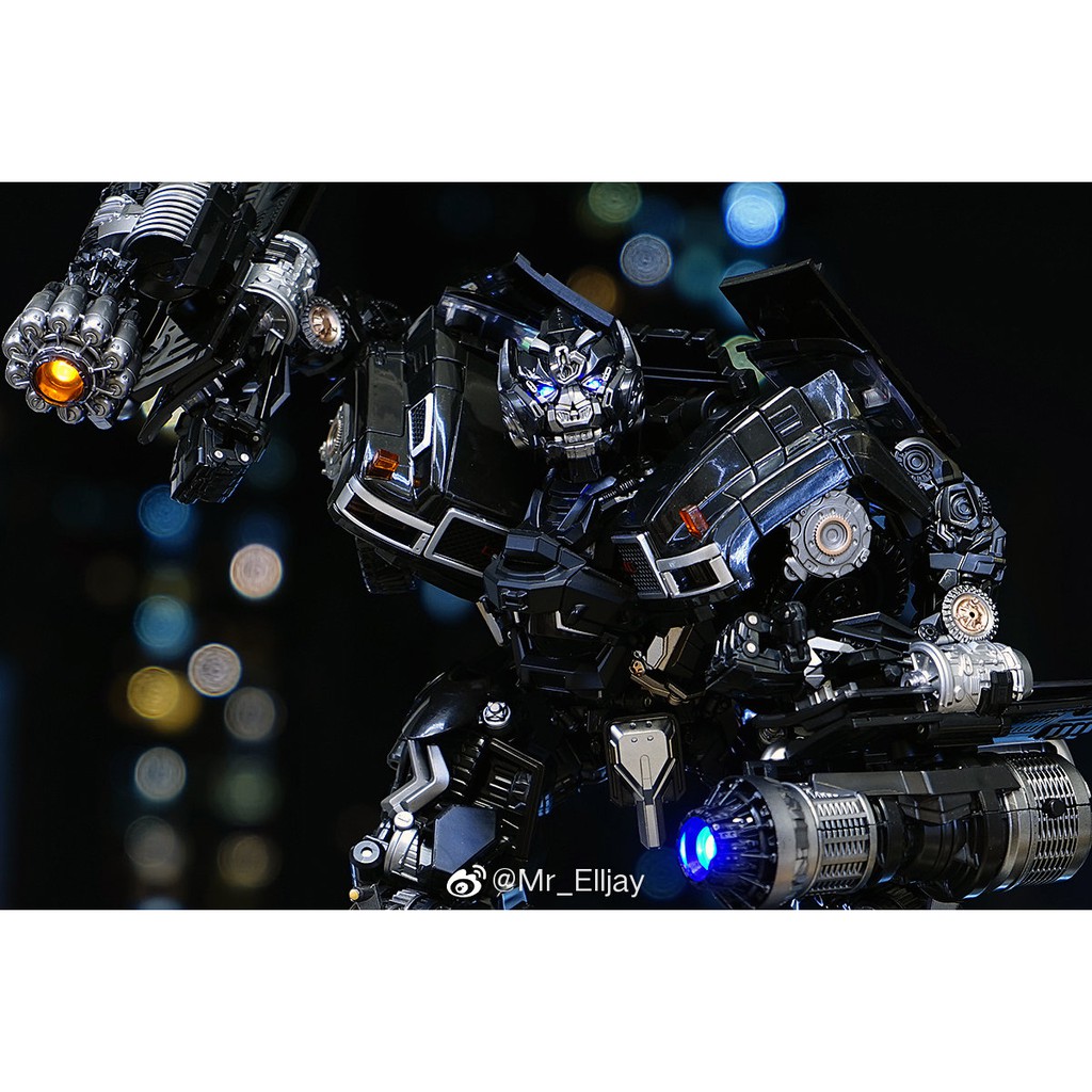 Mô hình robot transformer Ironhide BMB LS09 - AW01(chuyển đổi thành xe bán tải)