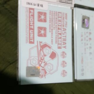 Mô hình đồ chơi Gundam decal red frame ver mb