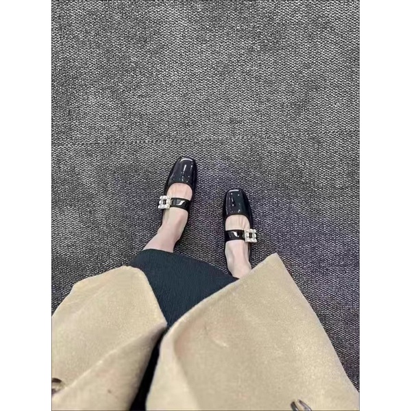 Giày bệt có quai đính