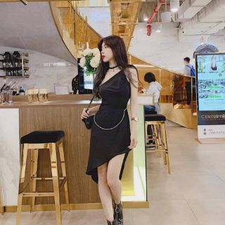 Đầm hở lưng chéo dây