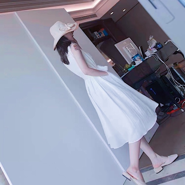 Đầm váy trắng sát nách thắt eo