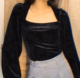 ÁO NHUNG CỔ VUÔNG