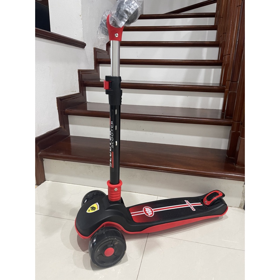 Xe scooter graffiti có ghế bánh xe phát sáng, có nhạc