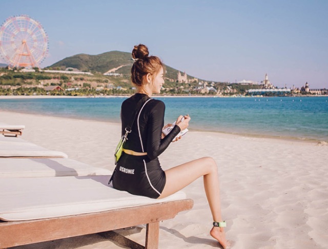 (Có sẵn) Bikini dài tay đen mẫu mới 2020, bộ bơi dài tay