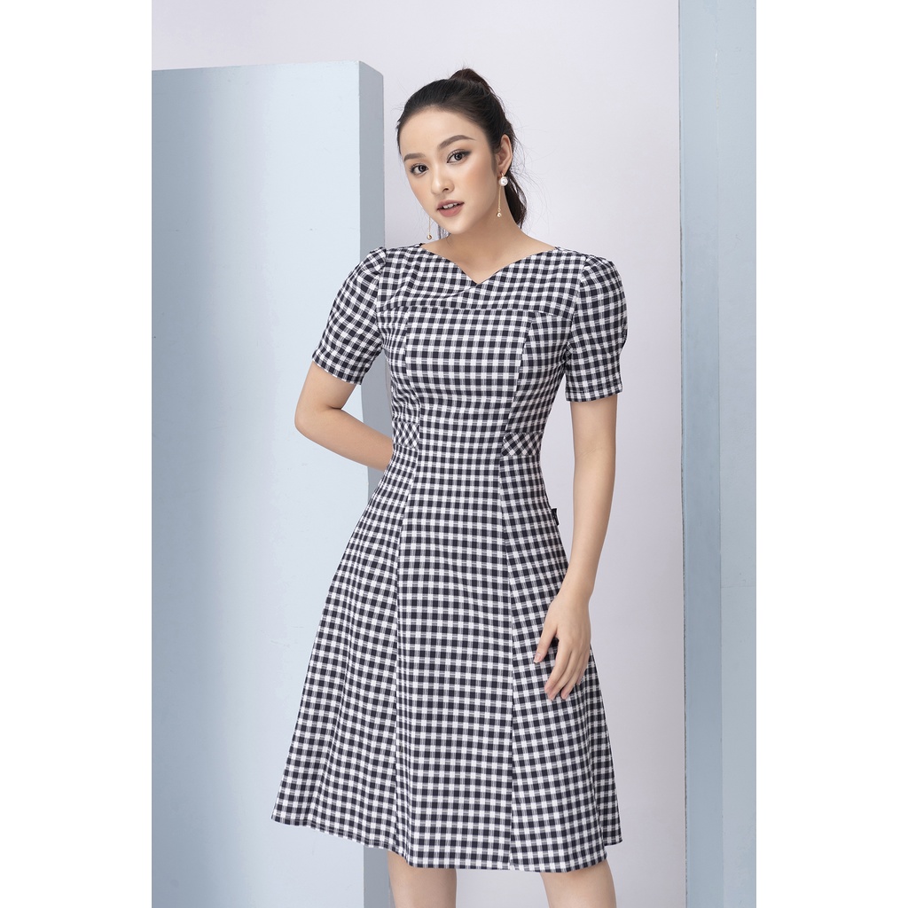 Váy Công Sở Thiết Kế Cao Cấp LUPERI Dáng Ôm Xòe Nhẹ, Cổ Chữ V, Chất Kẻ Hàn Co Giãn LFV3257