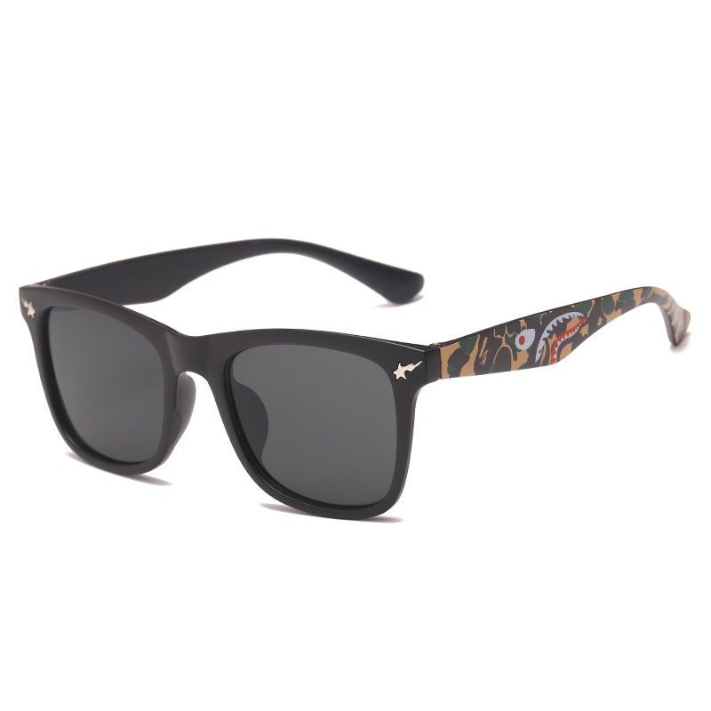 Kính Bape Shark gọng họa tiết Camo Green, mắt kính râm Bape DuSo
